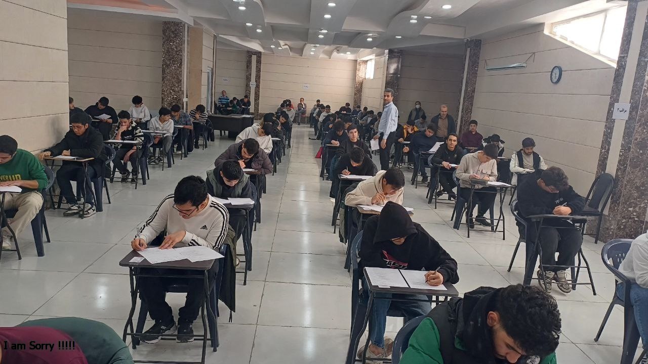 جلسهٔ آزمون هماهنگ در سالن امتحانات دبیرستان دانش
